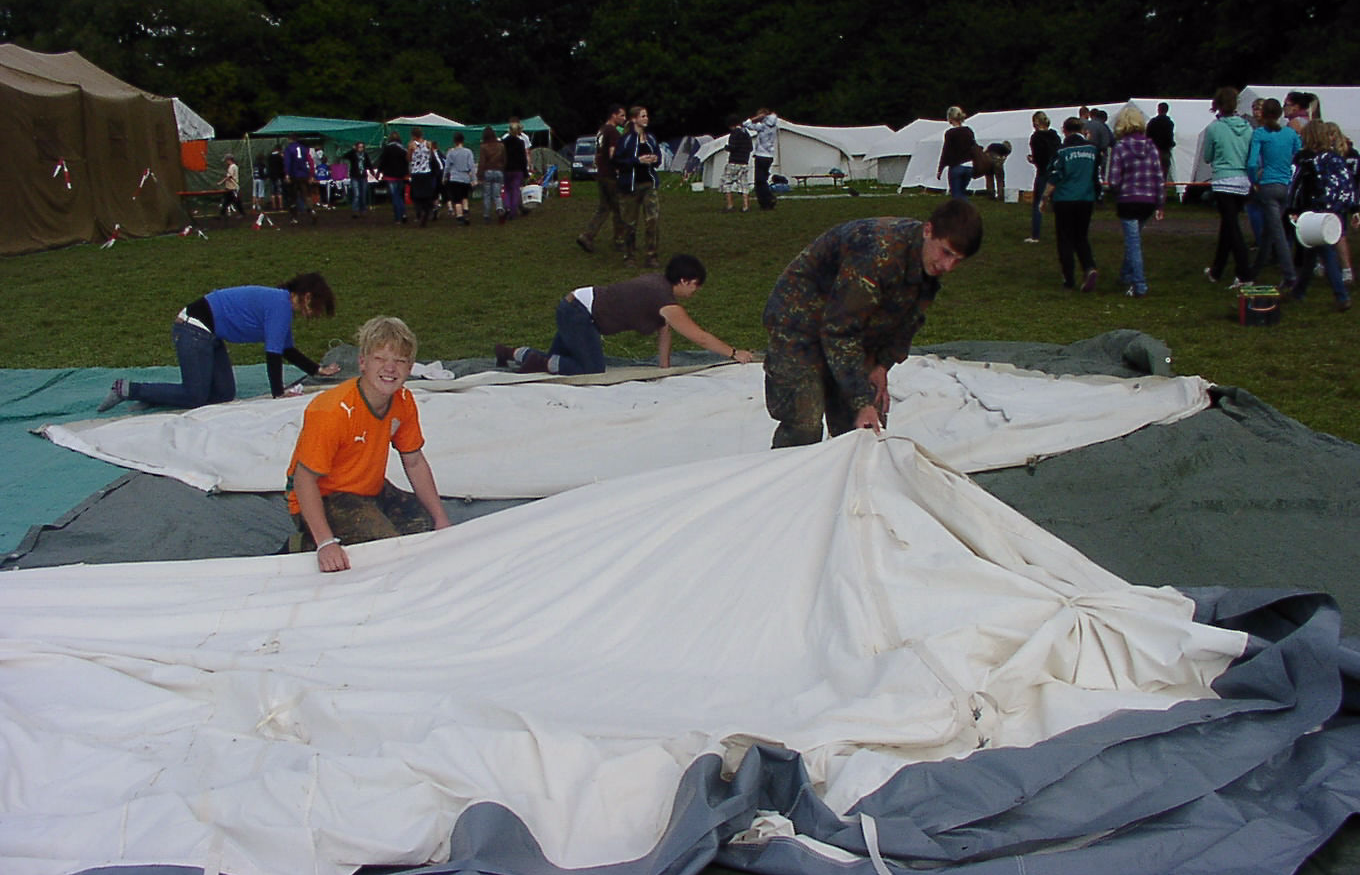 Zelte zusammen legen